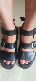 (Category: ) located in . Submitted by fashionforless18 (Listing ID 1469008001, Image 1). Description: .