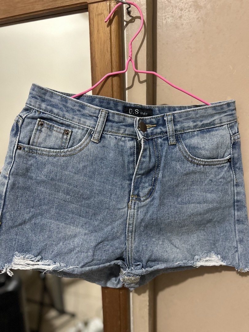 D.S Studio Denim Distressed Shorts (Category: Shorts) located in Manila. Submitted by prelovedbyeljodi (Listing ID 1469094662, Image 3). Description: ✨ Lightly Used 📌 RFS: Decluttering .