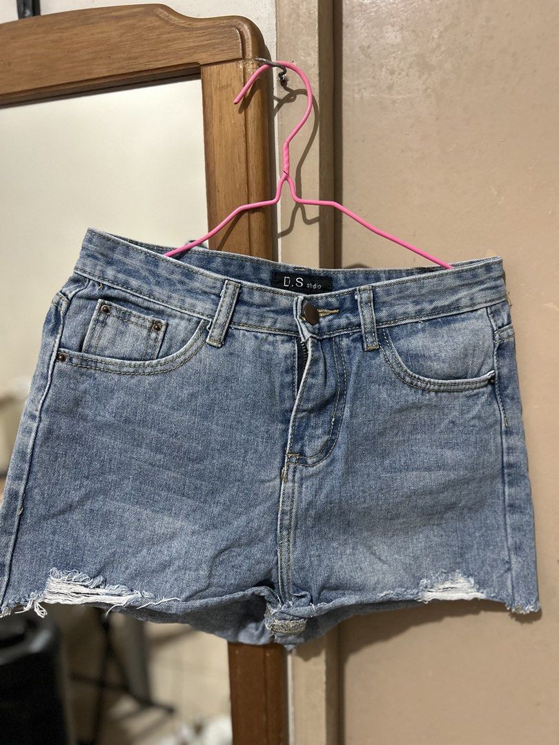 D.S Studio Denim Distressed Shorts (Category: Shorts) located in Manila. Submitted by prelovedbyeljodi (Listing ID 1469094662, Image 2). Description: ✨ Lightly Used 📌 RFS: Decluttering .