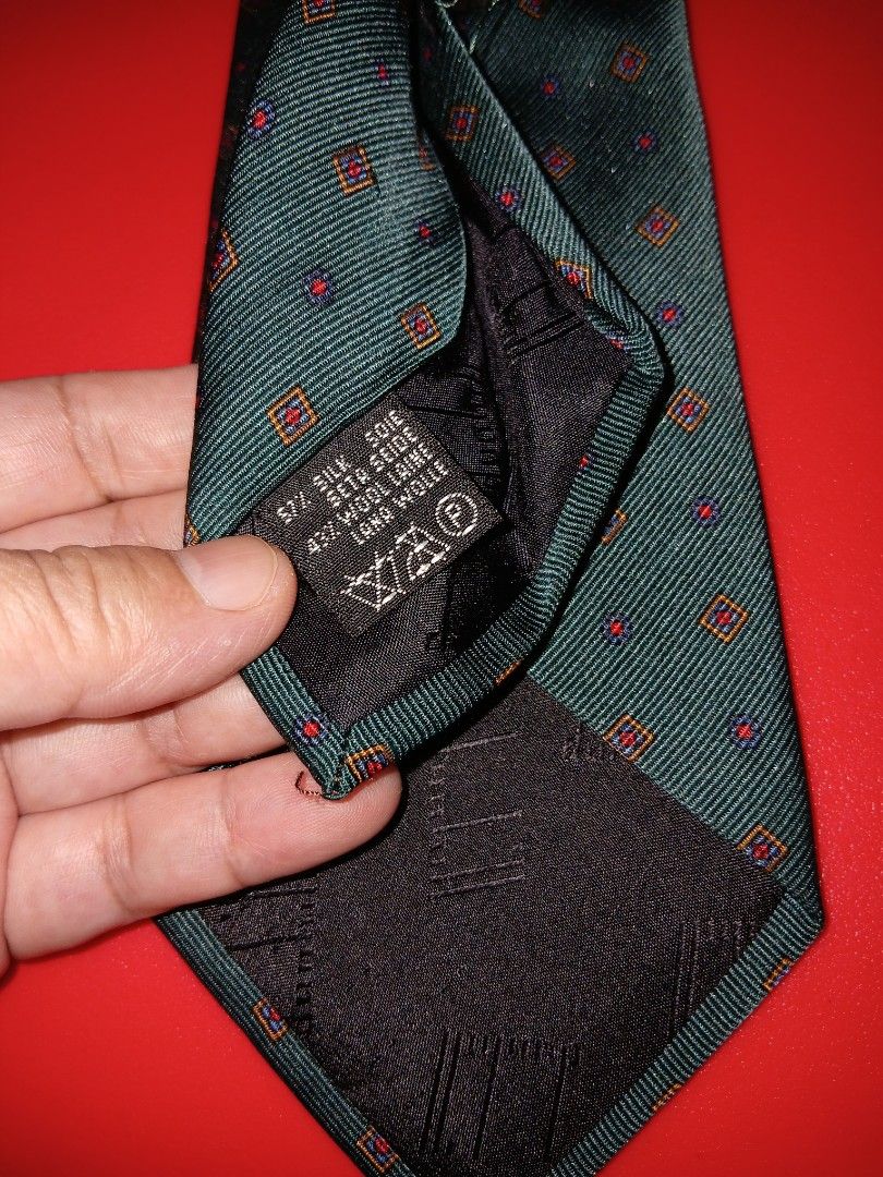 Dunhill necktie (Category: Ties) located in Quezon City. Submitted by threetwotwo2ndaccount (Listing ID 1468932049, Image 3). Description: Dunhill necktie good as new need dry clean, nastock bawal sa maselan bawal sa barat.