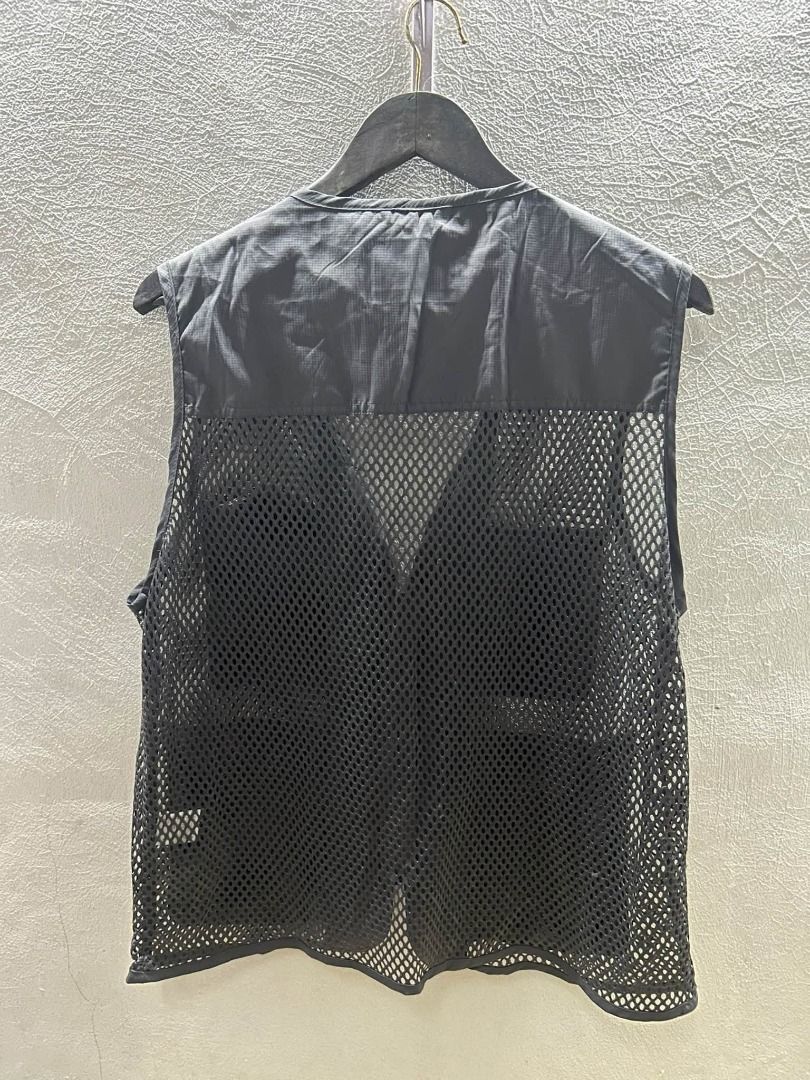 DUNLOP MULTI POCKET VEST (Category: Vests) located in Caloocan City. Submitted by j3ngsanity (Listing ID 1469083209, Image 2). Description: NO ISSUE AS NEW NEED WASH DIMES : 21x26.5.