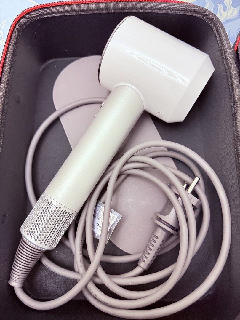 Dyson Hair Dryer HD01 (Category: Hair Accessories) located in Manila. Submitted by yangbracs (Listing ID 1469109351, Image 2). Description: Dyson Hair Dryer HD01 White/Silver No issue No box With bag and manuals Loc Paranaque.