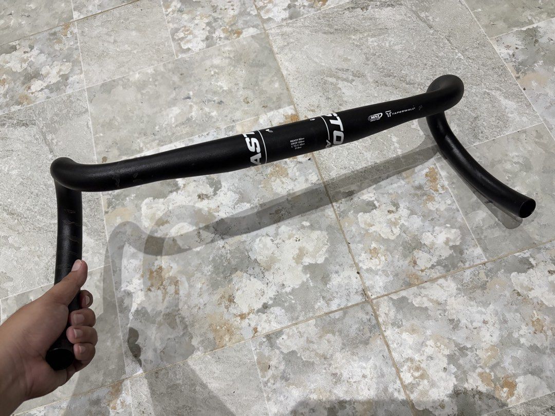 EASTON AX flared dropbar (Category: Bicycles) located in Muntinlupa City. Submitted by pinkmoscat.o (Listing ID 1469091788, Image 1). Description: Selling Easton AX flared dropbar 42cm, aluminum From BMC URS built gravel bike RFS: upgrade Shipping via lalamove shouldered by buyer Location: Muntinlupa Payment via Gcash, BPI, or RCBC only.