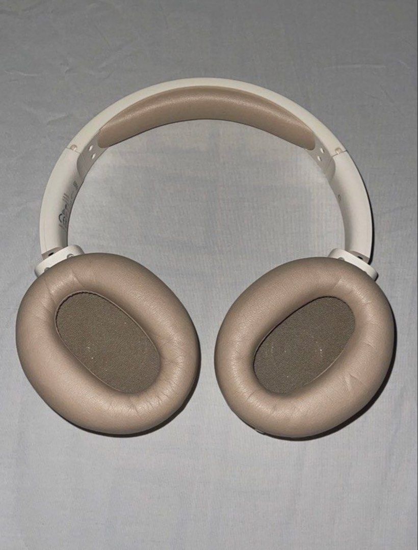 Edifier W820NB Plus Wireless Noise Cancelling Headphones (Category: Headphones & Headsets) located in Naga. Submitted by annecaitlin3 (Listing ID 1469097399, Image 3). Description: ‼️ REPOSTING ‼️ - bought for 3k, price negotiable - issue: pads on headphones look heavily worn out, but they can be replaced naman - no scratches/dents - w box & charger - headphone stand as freebie specs: • bluetooth • has noise cancellation & no sound leaks • can la
