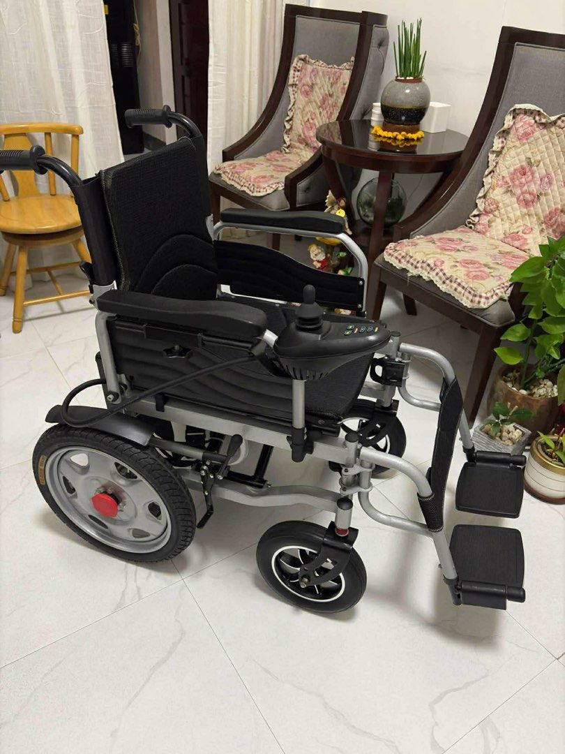 Electric Wheelchair (Category: Wheelchairs) located in San Fernando. Submitted by emii_21 (Listing ID 1468971921, Image 2). Description: - Condition: Good working condition, easy to operate - Control: Responsive joystick on the right armrest - Comfort: Padded black mesh seat and backrest - Design: Sturdy silver metal frame with foldable front footrests Location: San Fernando, Pampanga.