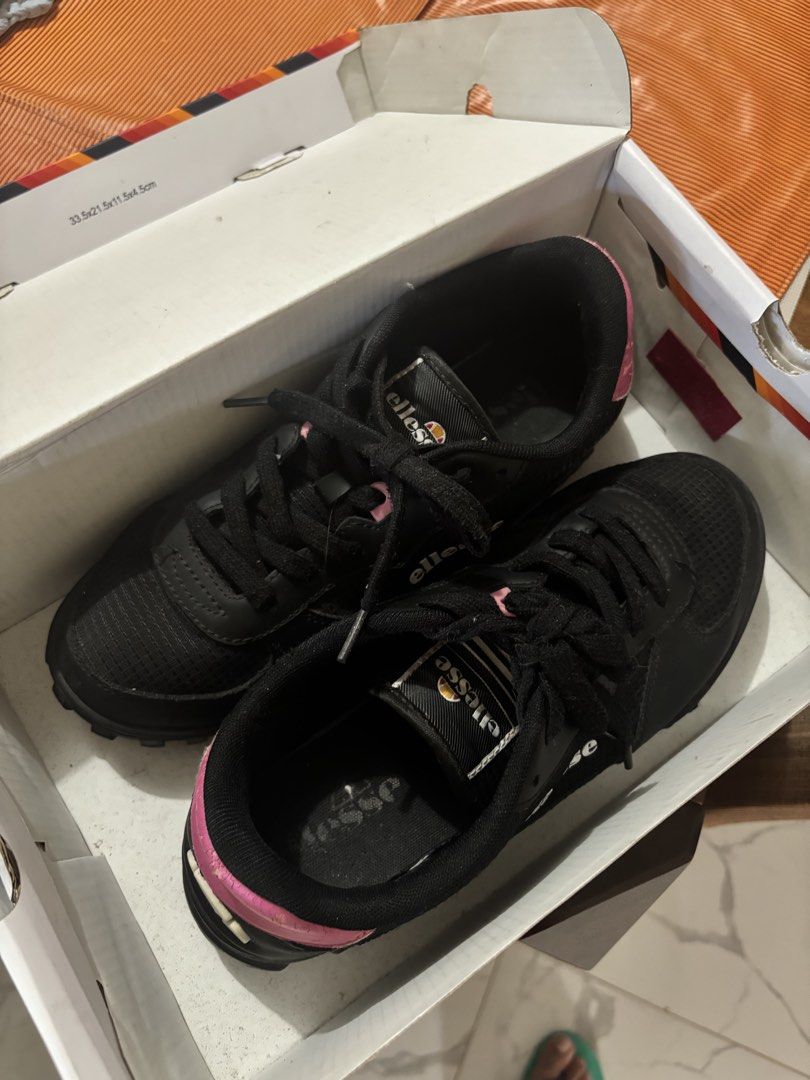 Ellesse Shoes (Category: Sneakers) located in Bacolod City. Submitted by ms.bnewpreloved (Listing ID 1468940720, Image 1). Description: With original box Bought in UAE Us 9.