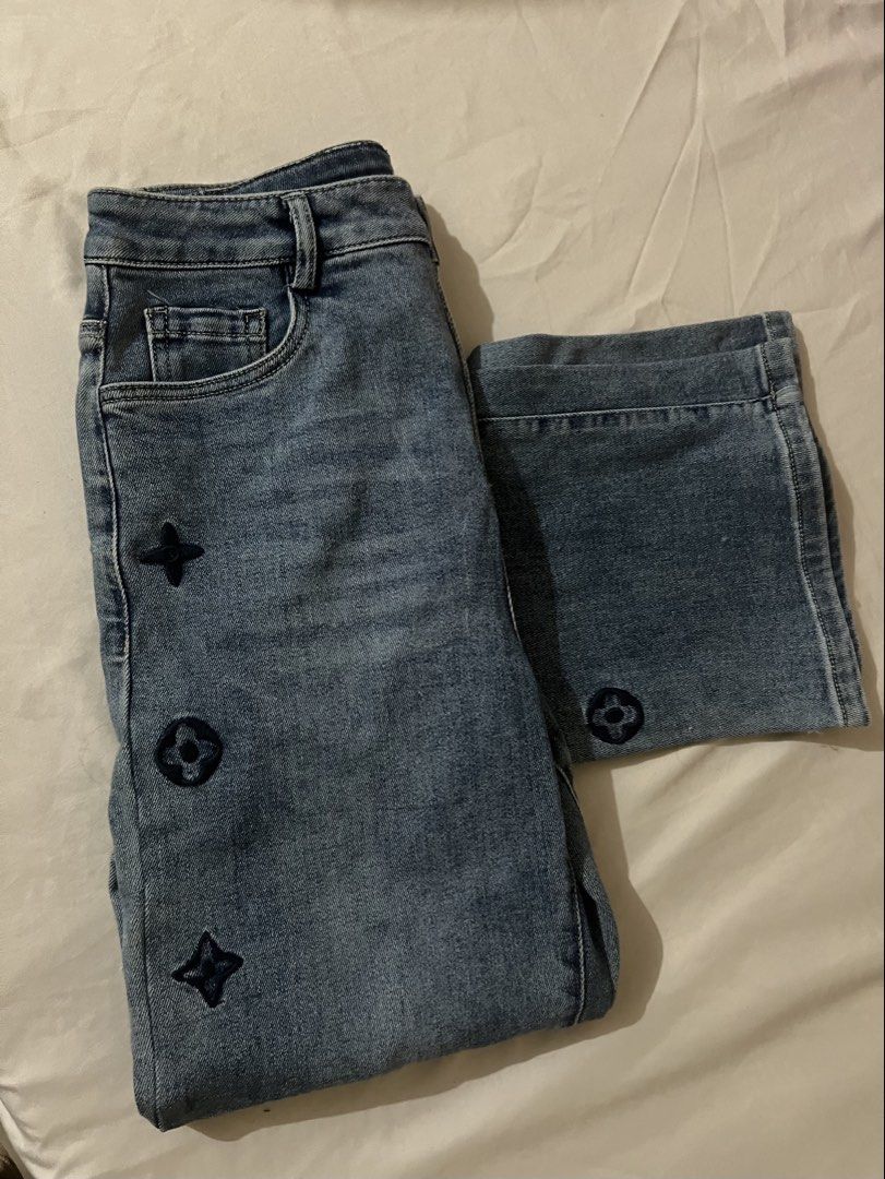 Embroidered Straight Cut Jeans (Category: Jeans) located in Makati City. Submitted by sirifinds (Listing ID 1469085191, Image 2). Description: — no brand tag, embroidered — stretchable soft denim — fits 27 to 29 waist.