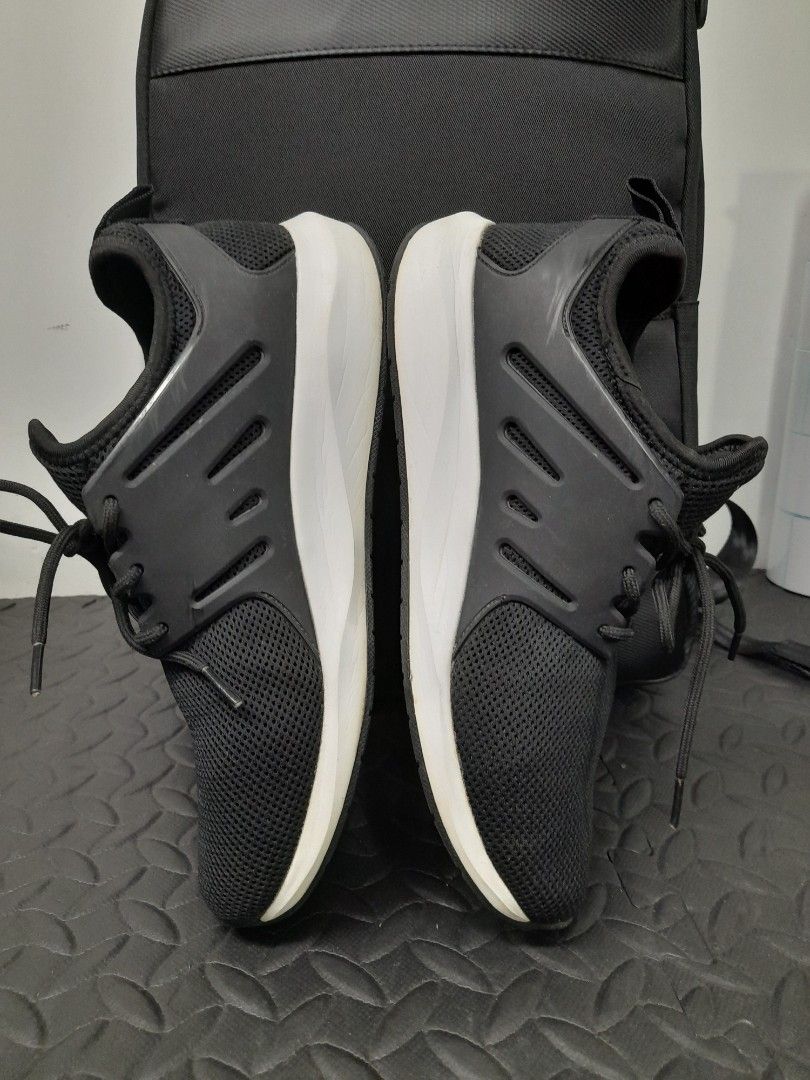 EMPORIO ARMANI shoes AUTHENTIC💯% (Category: Sneakers) located in Muntinlupa City. Submitted by mlbphworks (Listing ID 1469052013, Image 3). Description: this is my peronal owned shoes. EA7 EMPORIO ARMANI sneaker's shoes YES ORIGINAL AUTHENTIC💯% with certified authenticity by POIZON GLOBAL Model code: X8X052 XCC57 no: box very GOOD condition 94-95% easthetic 96-97% outsole Size ontag : 7.5us mens / 7uk / 40 eur / OR 8.5us women's 3,395 PHP only 