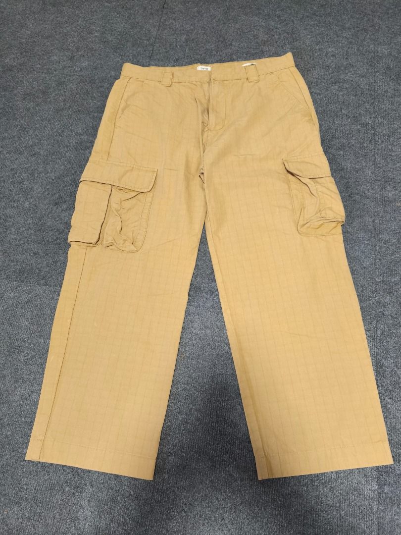 Esprit men's cargo pants loose, size 34 (Category: Jeans) located in Imus. Submitted by sellinthrift (Listing ID 1468988775, Image 1). Description: PRE-LOVED / DECLUTTERING SALE 🏷️ Esprit men's cargo pants loose, size 34 Quick Details: • Size: 34 • Condition: 8/10 • Inclusions: Pants only • Issue/Notes: Pre-loved, good condition, small fade spots on left back pocket Price: ₱695+SF (Slightly negotiable for quick pickup) Pm for more details .
