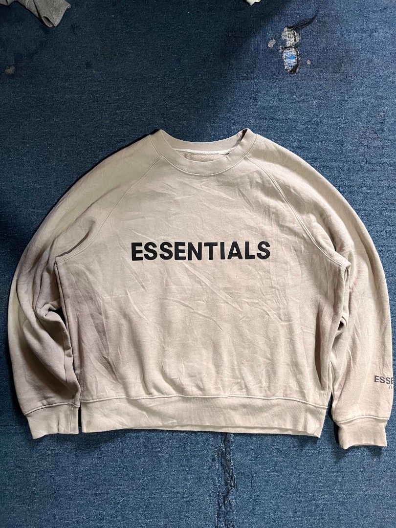 ESSENTIAL FEAR OF GOD (Category: Hoodies) located in Manila. Submitted by kelramos0810886 (Listing ID 1469124183, Image 1). Description: EXCELLENT CONDITION ISSUT CUT TAG COLOR RATE 9.5/10 M ON TAG 23X26.