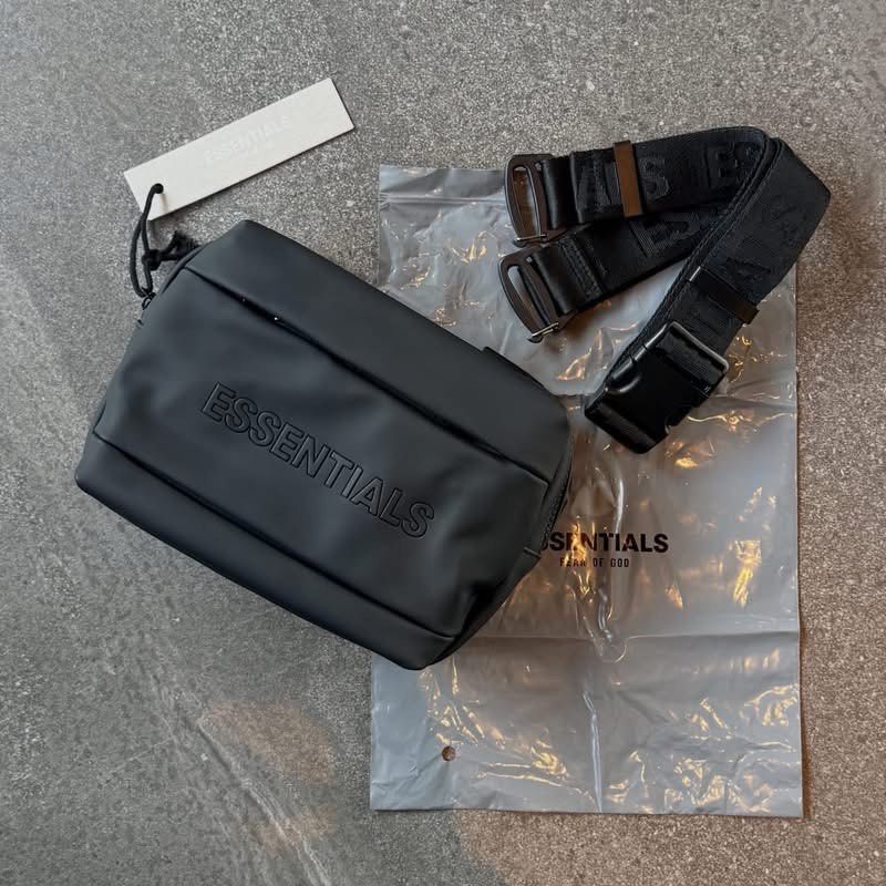 Essentials 2-way Bag (Category: Cross-body Bags) located in Manila. Submitted by hatline_co. (Listing ID 1469094245, Image 1). Description: .