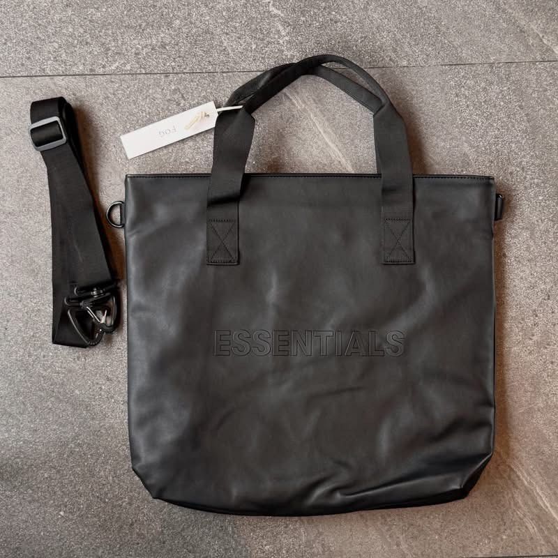 Essentials Tote/Crossbody Bag (Category: Tote Bags) located in Manila. Submitted by hatline_co. (Listing ID 1469093175, Image 1). Description: .
