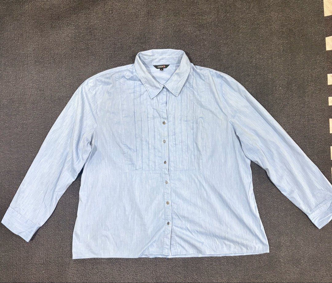 Essenxa A Light Blue Long Sleeve Button Up Blouse Size XL (Category: Longsleeves) located in Quezon City. Submitted by fast.closetfinds (Listing ID 1469021143, Image 1). Description: - Brand/Model: Essenx A light blue long sleeve button-up shirt - Design: Classic point collar, front button placket, and stylish pleated panel detailing on the chest - Details: Buttoned cuffs and a standard hem length with a clean finish - Versatility: A great wardro