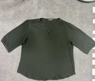 (Category: ) located in . Submitted by fast.closetfinds (Listing ID 1469015042, Image 1). Description: .