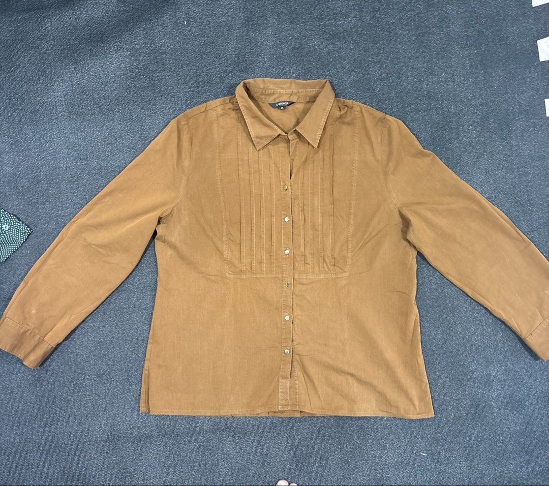 Essenxa Brown Long Sleeve Button Down Blouse Size XL (Category: Longsleeves) located in Quezon City. Submitted by fast.closetfinds (Listing ID 1469023755, Image 1). Description: - Brand: Essenxa - Size: XL - Color/Tone: Earthy brown - Style: Long sleeve button-down blouse with classic collar - Details: Elegant pleated front panel and button cuffs - Versatility: Perfect for both office work and casual outings - Condition: Good pre-owned condition,