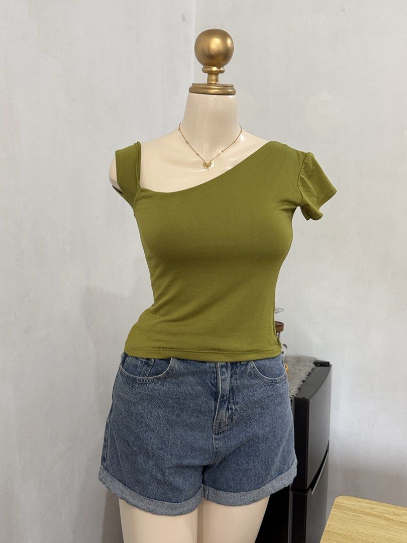 ETC APPLE GREEN SMALL TOP (Category: Blouses) located in Dasmarinas. Submitted by ennahsthriftcollection (Listing ID 1469044673, Image 2). Description: ETC APPLE GREEN SMALL TOP .