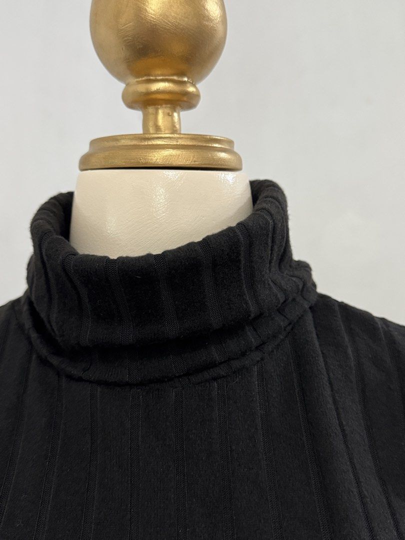 ETC BLACK COTTON LONG NECK KNITTED LONGSLEEVE MEDIUM (Category: Longsleeves) located in Dasmarinas. Submitted by ennahsthriftcollection (Listing ID 1469051347, Image 2). Description: ETC BLACK LONG NECK KNITTED LONGSLEEVE MEDIUM LENGTH: 23 INCHES WIDTH: 16 1/2 INCHES.