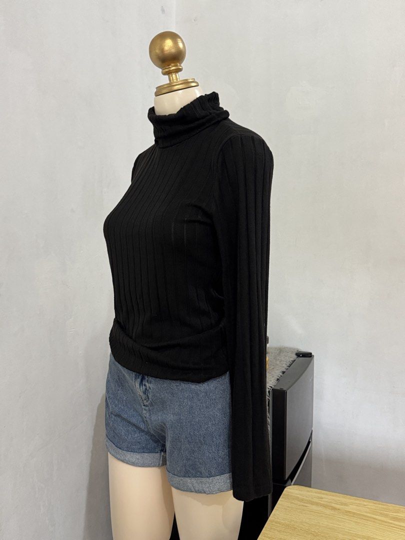 ETC BLACK COTTON LONG NECK KNITTED LONGSLEEVE MEDIUM (Category: Longsleeves) located in Dasmarinas. Submitted by ennahsthriftcollection (Listing ID 1469051347, Image 3). Description: ETC BLACK LONG NECK KNITTED LONGSLEEVE MEDIUM LENGTH: 23 INCHES WIDTH: 16 1/2 INCHES.