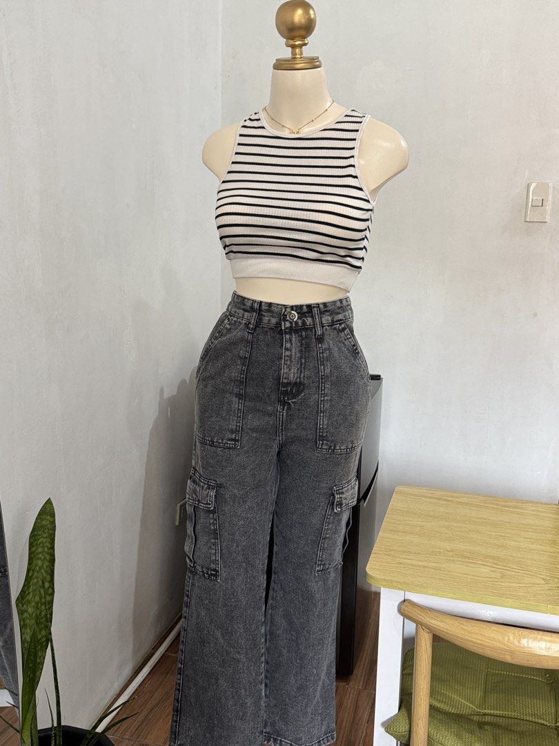 ETC BLACK DENIM JEANS CARGO DESIGN SIZE (Category: Jeans) located in Dasmarinas. Submitted by ennahsthriftcollection (Listing ID 1469053201, Image 3). Description: ETC BLACK DENIM JEANS CARGO DESIGN SIZE WAISTLINE : 27 -28 LENGTH: 38 1/2 inches.