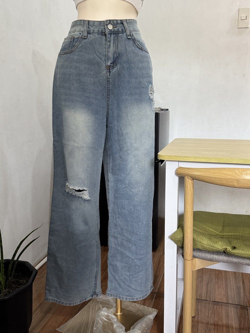 ETC BRANDNEW SQUARE DENIM PANTS LARGE (Category: Jeans) located in Dasmarinas. Submitted by ennahsthriftcollection (Listing ID 1469054533, Image 3). Description: ETC BRANDNEW SQUARE DENIM PANTS LARGE WAISTLINE : 30-31 LENGTH: 41 1/2 inches.