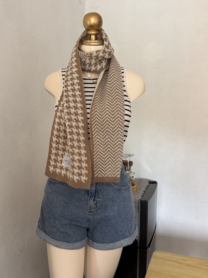 ETC BROWN 🧣 SCARF ONE SIZE (Category: Scarves) located in Dasmarinas. Submitted by ennahsthriftcollection (Listing ID 1469043786, Image 2). Description: ETC BROWN 🧣 SCARF ONE SIZE.