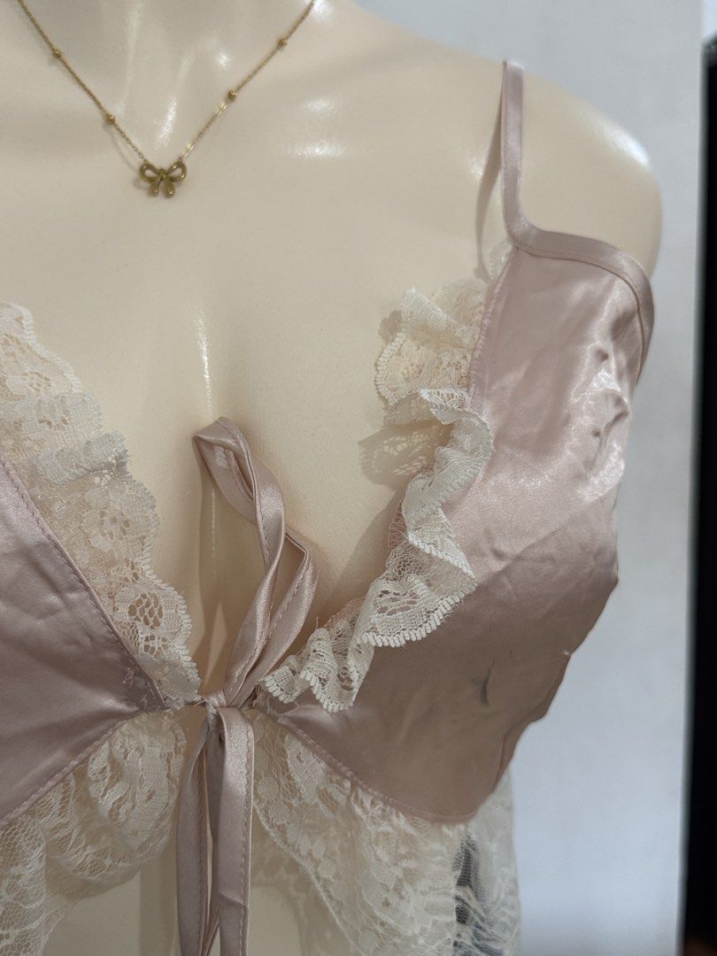 ETC LOVITO SILK TOP LARGE ON TAG (Category: Undergarments & Loungewear) located in Dasmarinas. Submitted by ennahsthriftcollection (Listing ID 1469045292, Image 3). Description: ETC LOVITO SILK TOP LARGE ON TAG Minimal stain.