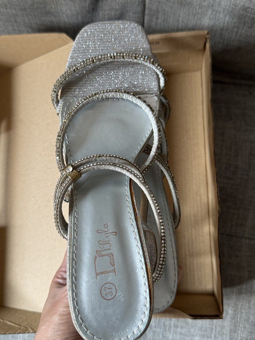 ETC SIZE 37 SANDAL PRELOVED (Category: Sandals) located in Dasmarinas. Submitted by ennahsthriftcollection (Listing ID 1468973178, Image 3). Description: Decluttering .
