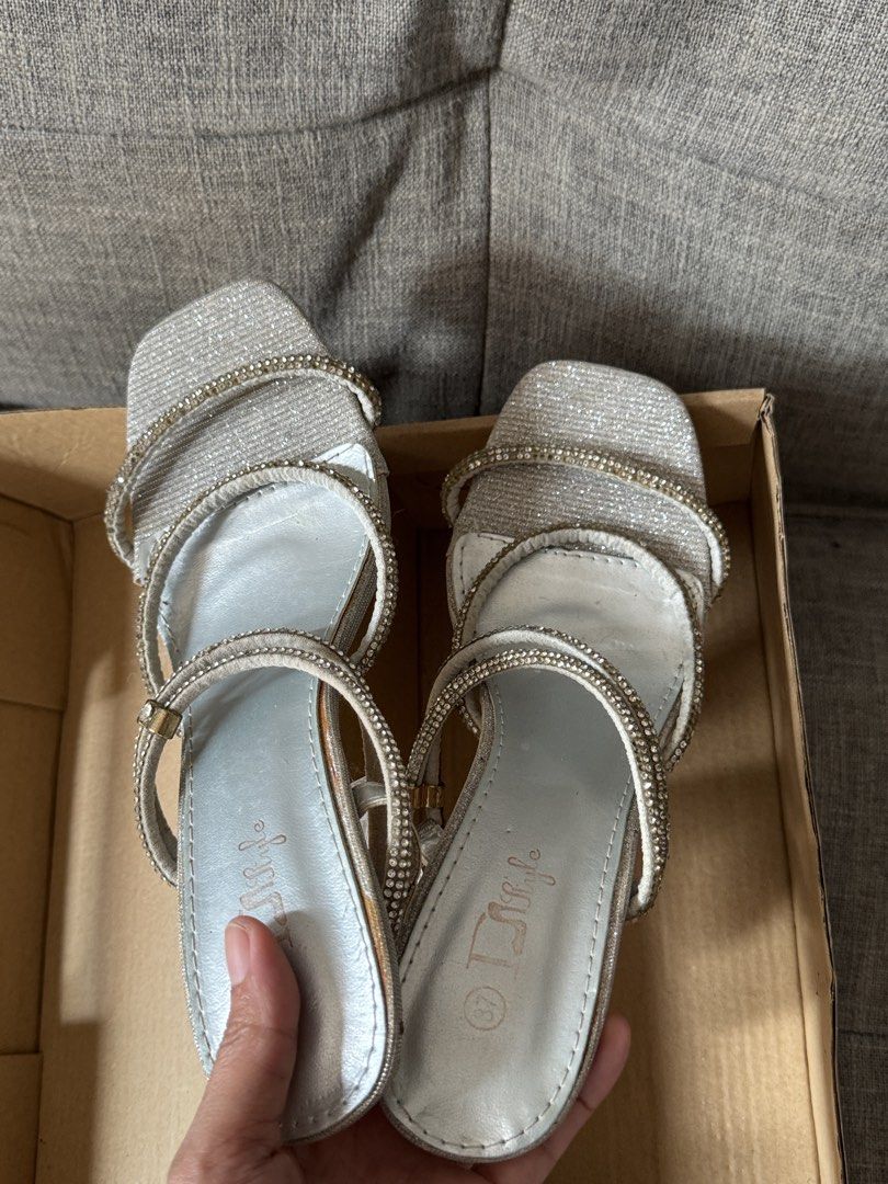 ETC SIZE 37 SANDAL PRELOVED (Category: Sandals) located in Dasmarinas. Submitted by ennahsthriftcollection (Listing ID 1468973178, Image 1). Description: Decluttering .