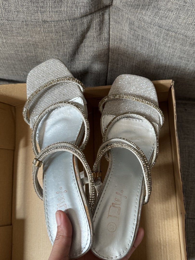 ETC SIZE 37 SANDAL PRELOVED (Category: Sandals) located in Dasmarinas. Submitted by ennahsthriftcollection (Listing ID 1468973178, Image 2). Description: Decluttering .