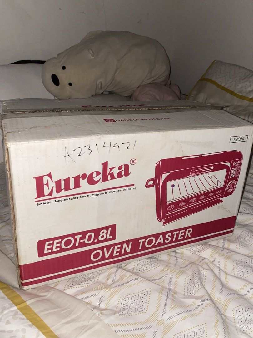 Eureka EEOT-0.8L Oven Toaster Red (Category: Ovens & Toasters) located in Manila. Submitted by ssarskie (Listing ID 1469036559, Image 3). Description: - Brand: Eureka (Model EEOT-0.8L) - Color: Vibrant Red - Capacity: 0.8 Liters - Features: 2 quartz heating elements, simple dial controls, and 15-minute timer with bell ring - Inclusions: Complete with original box and manual - Condition: Compact and countertop-friendly, ideal for everyday use.