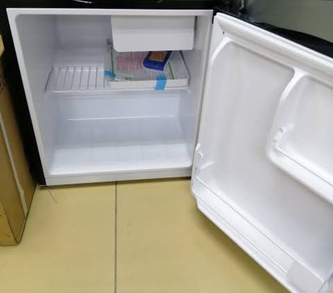 Everest Peronal refrigerator (Category: Refrigerators and Freezers) located in Pasig City. Submitted by sushmitamaynalentajan (Listing ID 1469077597, Image 2). Description: Selling my Everest Personal Refrigerator! ✨ Details: Brand: Everest Type: Personal Refrigerator Condition: [Good / Very Good] Cooling: [Working perfectly] Reason for selling: [Upgrading / No longer needed] ✅ Compact and space-saving ✅ Ideal for bedrooms, condos, dorms, or smal