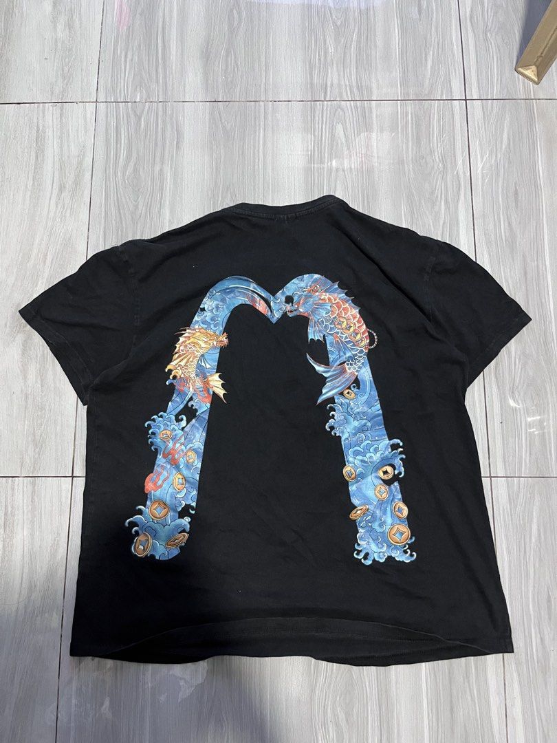 Evisu Black Graphic T-shirt (Category: Tshirts & Polo Shirts ) located in Kalibo. Submitted by mattpogi15 (Listing ID 1469028196, Image 2). Description: - Color: Black - Fit: Standard fit - Material: Comfortable cotton fabric - Design: White box logo on front chest - Back Detail: Large Japanese wave and koi fish graphic across shoulders - Details: Custom made neck tag inside - Style: Clean piece for streetwear fits.