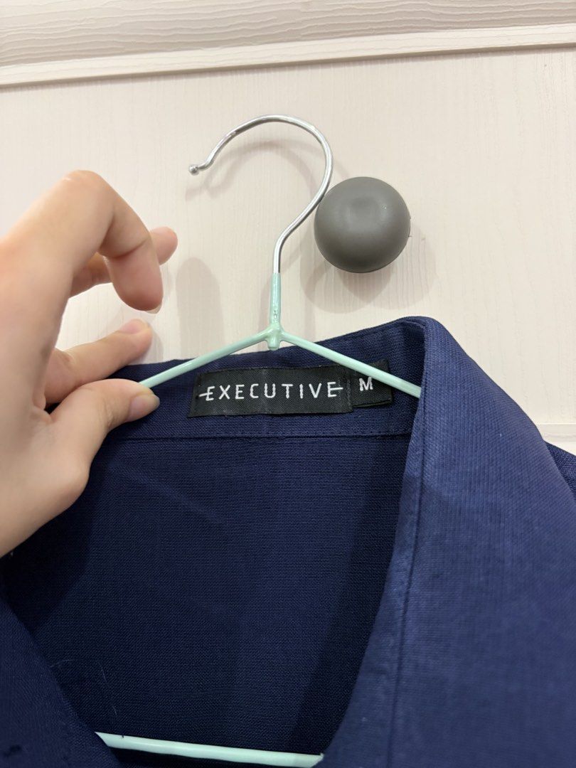 Executive Polo Barong in Navy Blue | Size M (Category: Formal Shirts) located in Bulacan. Submitted by _bythepetitecollective (Listing ID 1469015166, Image 2). Description: Preloved Polo Barong. Perfect for Formal Events! Message me for offers..