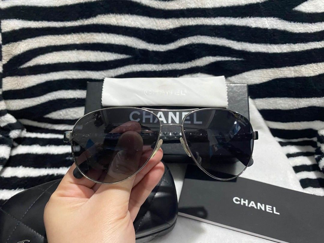 Eyewear unisex (Category: Sunglasses & Eyewear) located in Baguio. Submitted by aine_laine (Listing ID 1469161823, Image 3). Description: Chanel Aviator Polarized Sunglasses 4204-Q, distinguished by their classic silvertone metal frames and signature quilted detailing on the temples 2nd hand/preloved.