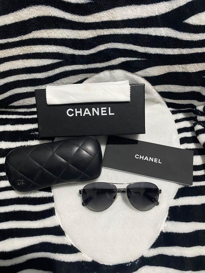 Eyewear unisex (Category: Sunglasses & Eyewear) located in Baguio. Submitted by aine_laine (Listing ID 1469161823, Image 1). Description: Chanel Aviator Polarized Sunglasses 4204-Q, distinguished by their classic silvertone metal frames and signature quilted detailing on the temples 2nd hand/preloved.