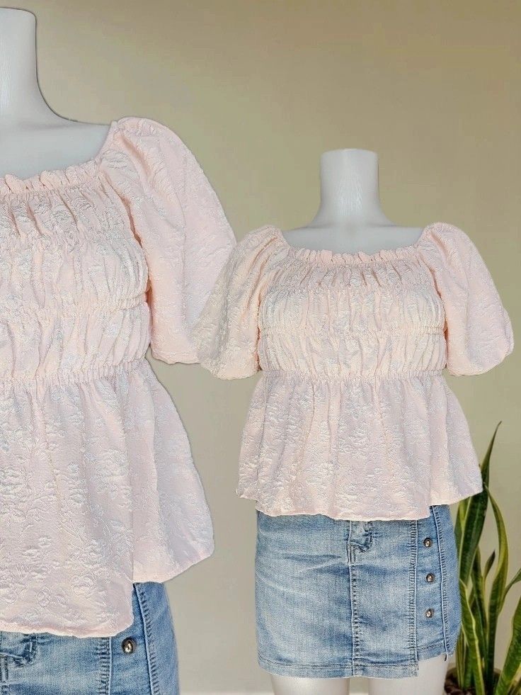Fashion blouse (Category: Blouses) located in San Jose. Submitted by saye_archive (Listing ID 1468977917, Image 1). Description: puff sleeves.