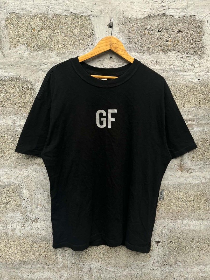 Fear of God (Category: Tshirts & Polo Shirts ) located in Manila. Submitted by skippypeanut1331 (Listing ID 1468965385, Image 1). Description: 24x28.5 Large Very good condition Color rate: 9/10 issue: crack prints sa harap the rest is excellent.