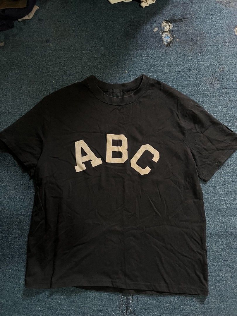 FEAR OF GOD (Category: Tshirts & Polo Shirts ) located in Manila. Submitted by kelramos0810886 (Listing ID 1469141771, Image 1). Description: excellent condition no issue L on tag 23x27 color rate 9.5/10.