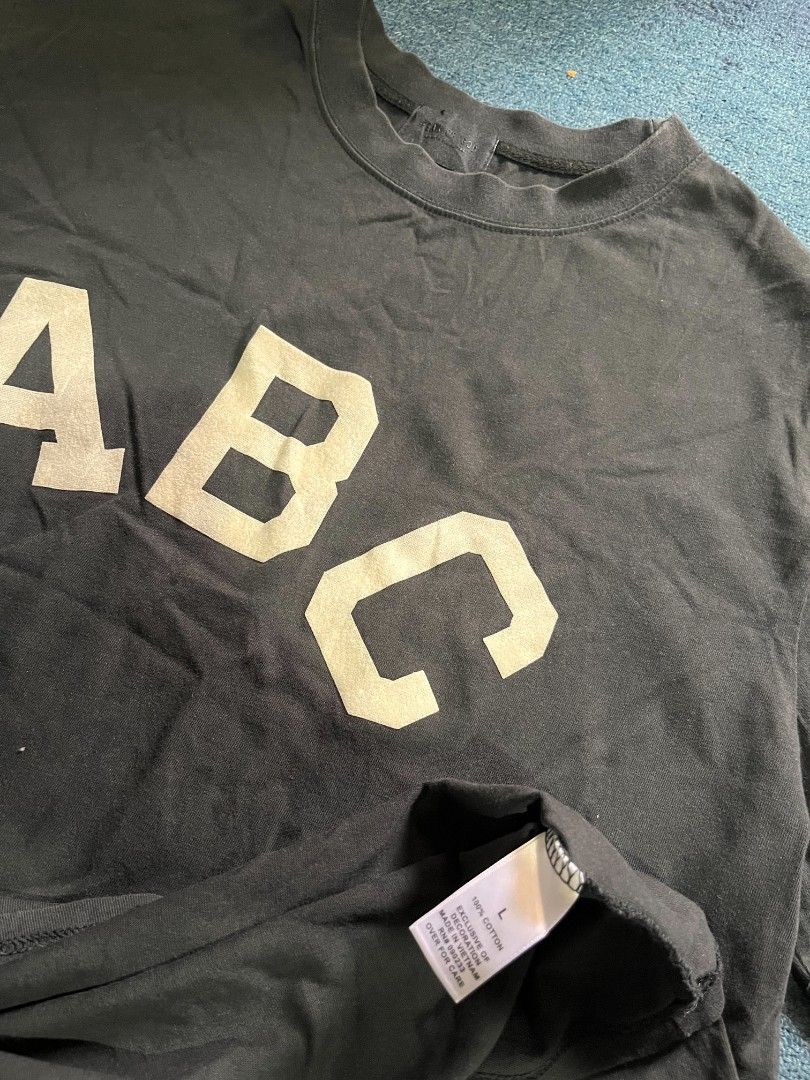 FEAR OF GOD (Category: Tshirts & Polo Shirts ) located in Manila. Submitted by kelramos0810886 (Listing ID 1469141771, Image 2). Description: excellent condition no issue L on tag 23x27 color rate 9.5/10.
