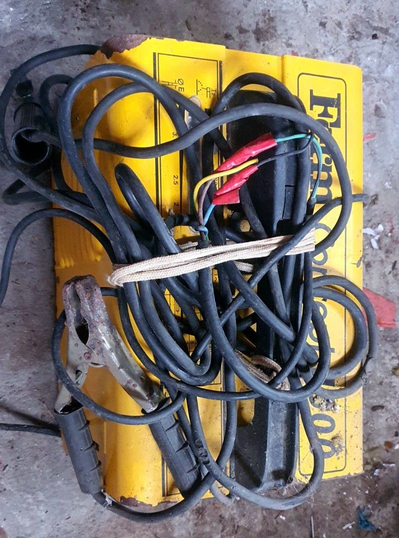 Ferm Concept 1500 Arc Welder (Category: Construction Tools & Equipment) located in Castillejos. Submitted by hornets0000 (Listing ID 1468974063, Image 3). Description: Ferm Concept 150 Welder (As-Is / For Sale) Description: Benta na po as-is. Para sa mga marunong mag-ayos o naghahanap ng piyesa. • Status: Matagal naka-stock. Hindi ko po alam gamitin at hindi ko marunong mag-testing. • Testing: Pwede ninyong i-test dito ngayon mismo (today) kung m