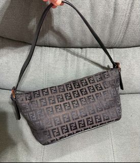 (Category: ) located in . Submitted by luxxechic (Listing ID 1469004283, Image 1). Description: .
