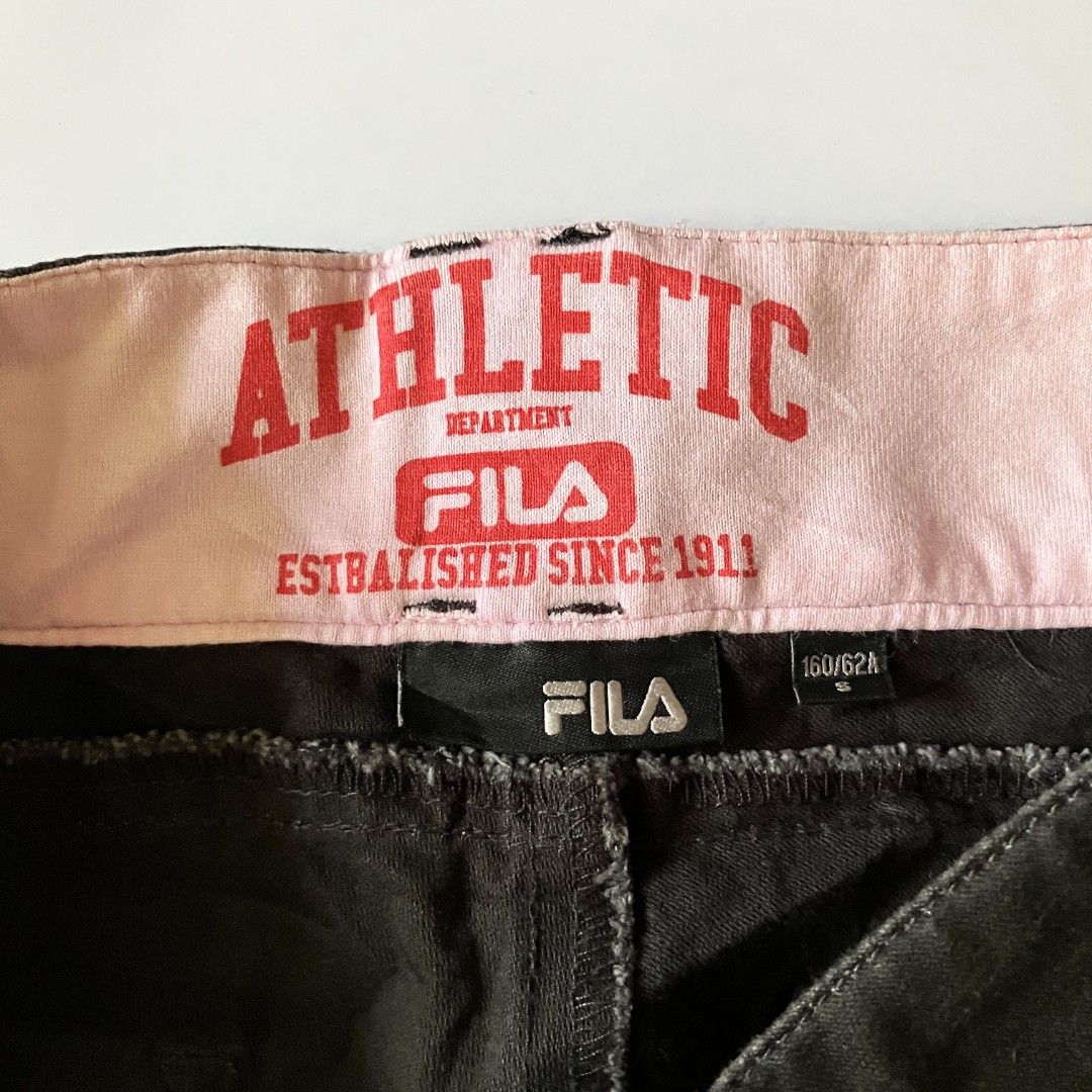 🌼FILA low-rise mini shorts• w28 (Category: Shorts) located in Cagayan de Oro. Submitted by capybara.co.ph (Listing ID 1468957504, Image 2). Description: L10.5 W28 H34 R2 🌺 mine ₱129 | grab ₱179 💓 lock ₱199 ♡ most items are thrifted, so manage your expectations ♡ most items are unwashed & steamed only ♡ no cod ♡ no return, exchange or cancelation ♡ will block & post if no reply or cancelled ♡ mop is maribank ♡ mod is j&t ♡ ship within ph only.