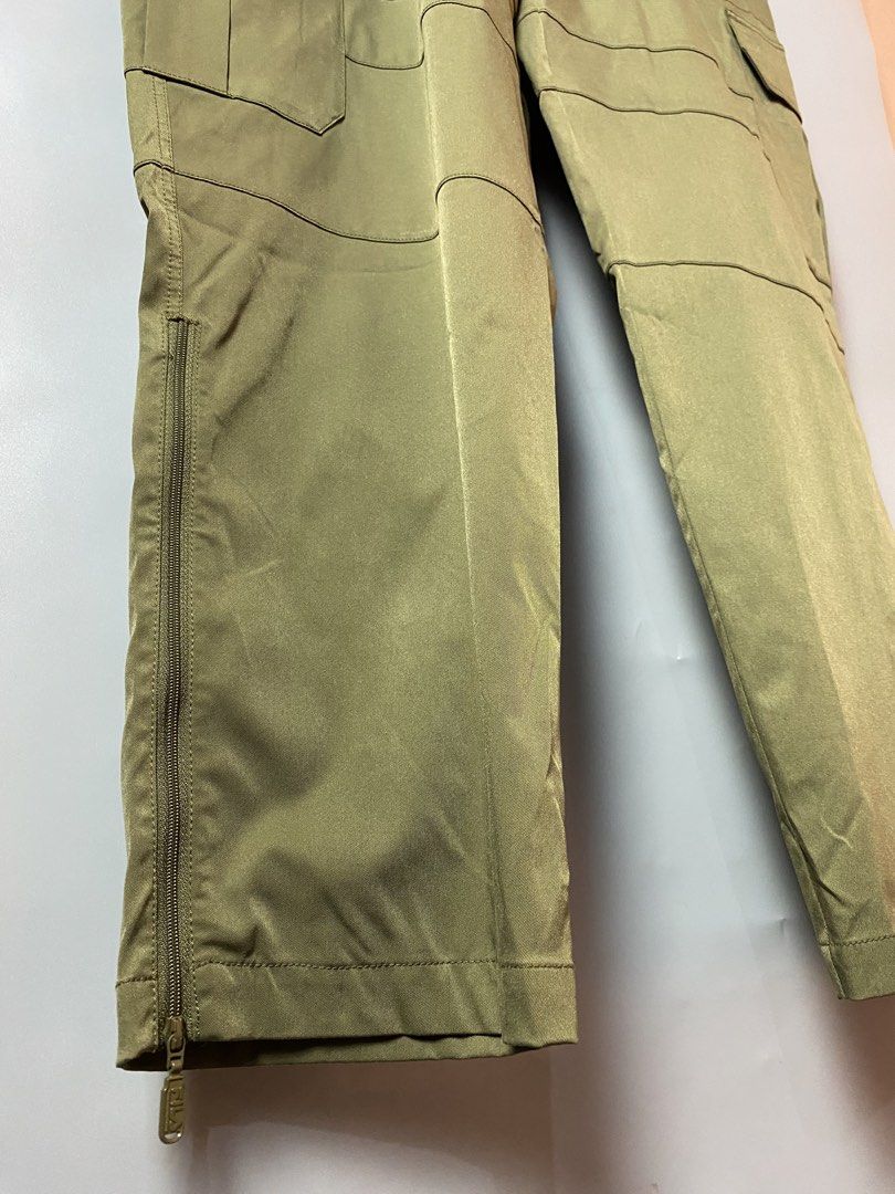 Fila x White Mountaineering Cargo Pants (Category: Trousers) located in Quezon City. Submitted by loloyz123 (Listing ID 1469099485, Image 3). Description: Fila x White Mountaineering Cargo Pants Condition: Very good Color rate: 10/10 Color: olive green Size: Xlarge L: 39 W: 16 inches.