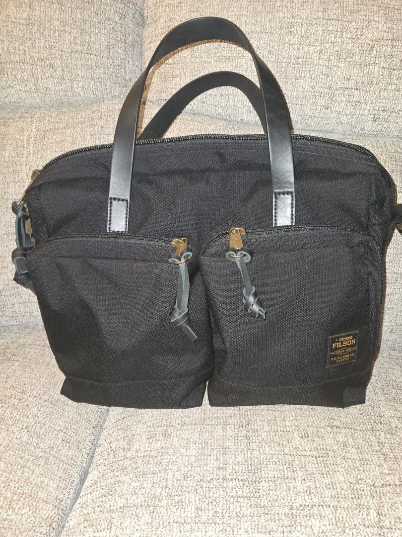 Filson Black Dryden Briefcase Bag (Category: Briefcases) located in Makati City. Submitted by mgc0924 (Listing ID 1469084502, Image 1). Description: in brand new condition.