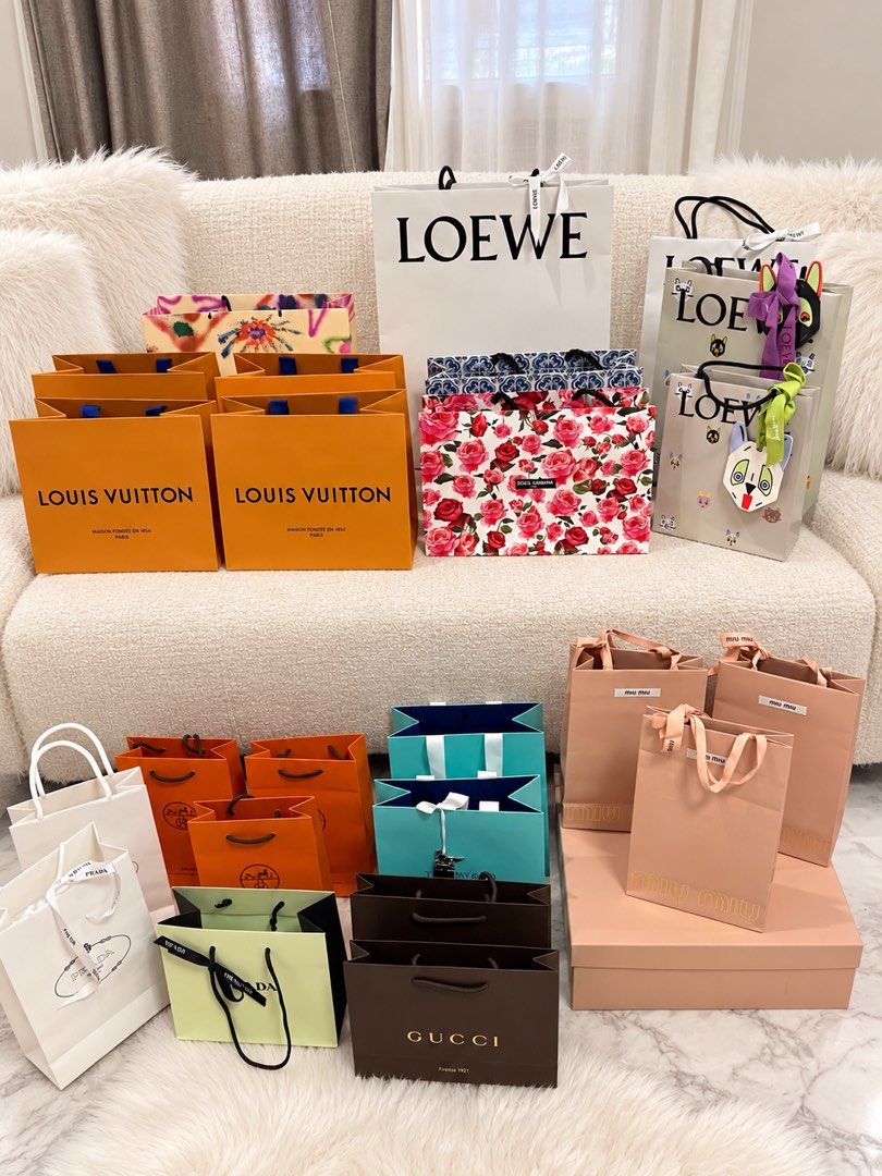 ⚜️Batch, pre-orders 🎁💝 (Category: Announcements) located in Makati City. Submitted by 90sangel (Listing ID 1469028642, Image 1). Description: Christmas Holiday Pre orders are open 🎁For source secondary market no PF 💝Direct store source w/ PF .