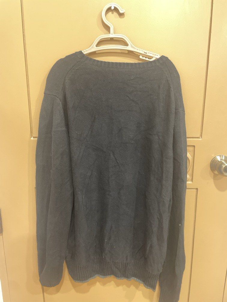FIVE FOUR BLACK SWEATER (Category: Coats, Jackets and Outerwear) located in Manila. Submitted by bedlambuzz (Listing ID 1469034466, Image 2). Description: Wyswyg.