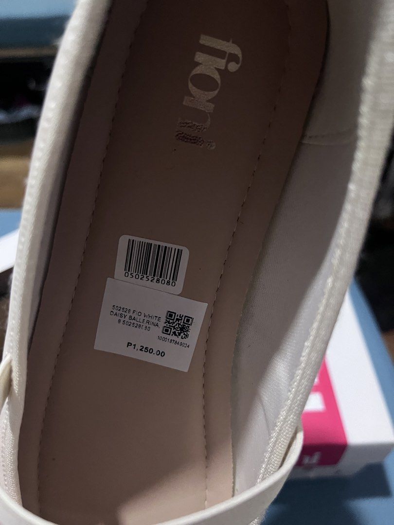 Flats White (Category: Flats & Sandals) located in Bulacan. Submitted by owiepot (Listing ID 1468990338, Image 3). Description: .