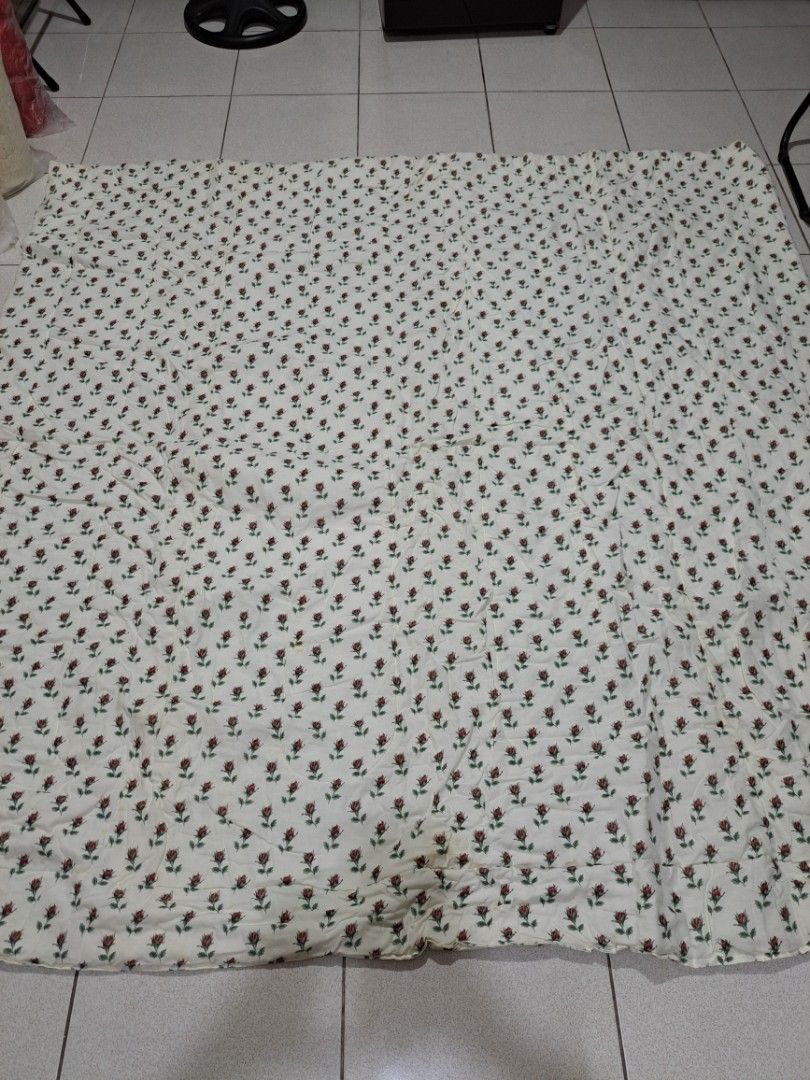 Floral comforter king size (Category: Bedding & Towels) located in Caloocan City. Submitted by mama_mia20 (Listing ID 1468962109, Image 1). Description: 84" by 60" message me for more info no bogus buyers pls ty.