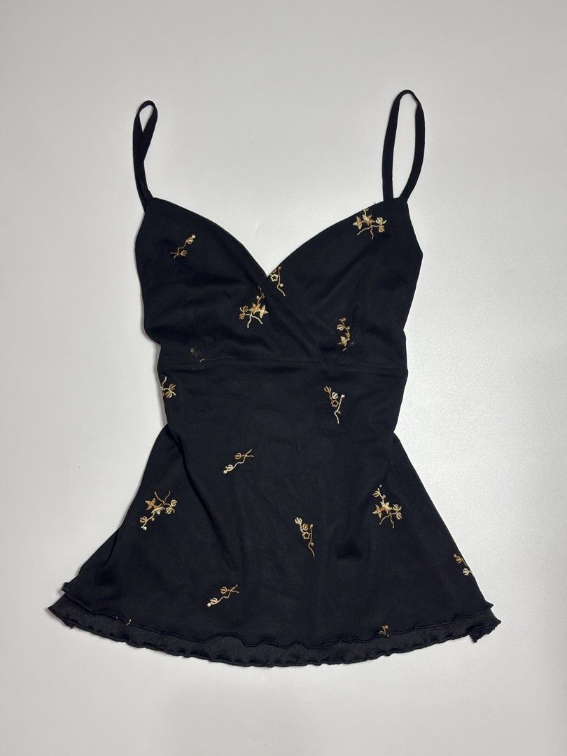 floral embroidered cami top (Category: Sleeveless) located in Mabalacat. Submitted by lueur.rei (Listing ID 1469087503, Image 2). Description: ⊹ ࣪ ˖ S-M, med best fit ⊹ ࣪ ˖ adjustable strap 𖧧 mine: ₱250 𖧧 steal: ₱300 𖧧 lock (au): ₱350 — eob: OCT 20 - 8 PM ⊹₊˚‧︵‿₊୨ᰔ୧₊‿︵‧˚₊⊹ — measurements were taken in flat lay — picture may vary due to lighting — please read guidelines before buying — once item is confirmed, please send your complete order for