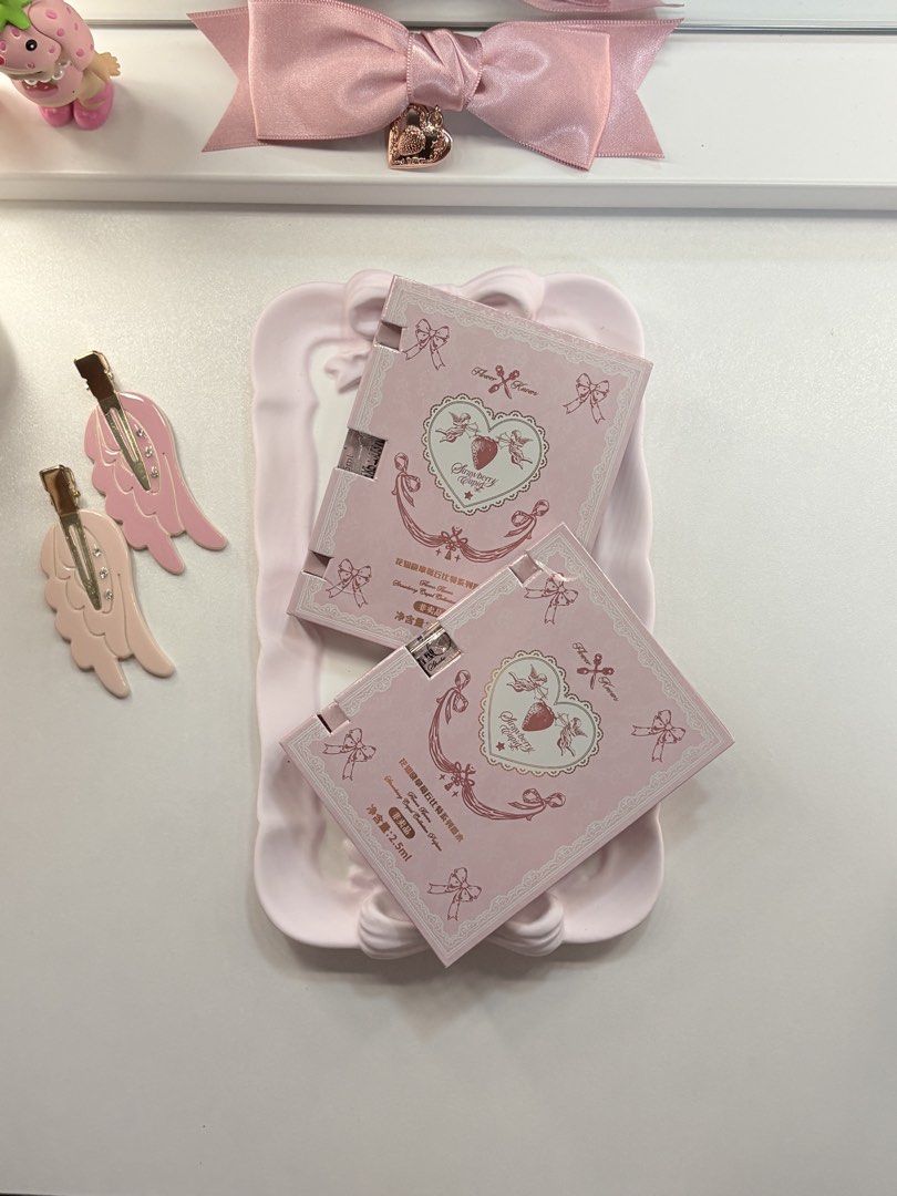 flower knows perfume sample 2ml (Category: Fragrance & Deodorants) located in Muntinlupa City. Submitted by pinkgurlyyy (Listing ID 1469081700, Image 2). Description: flower knows strawberry cupid perfume.